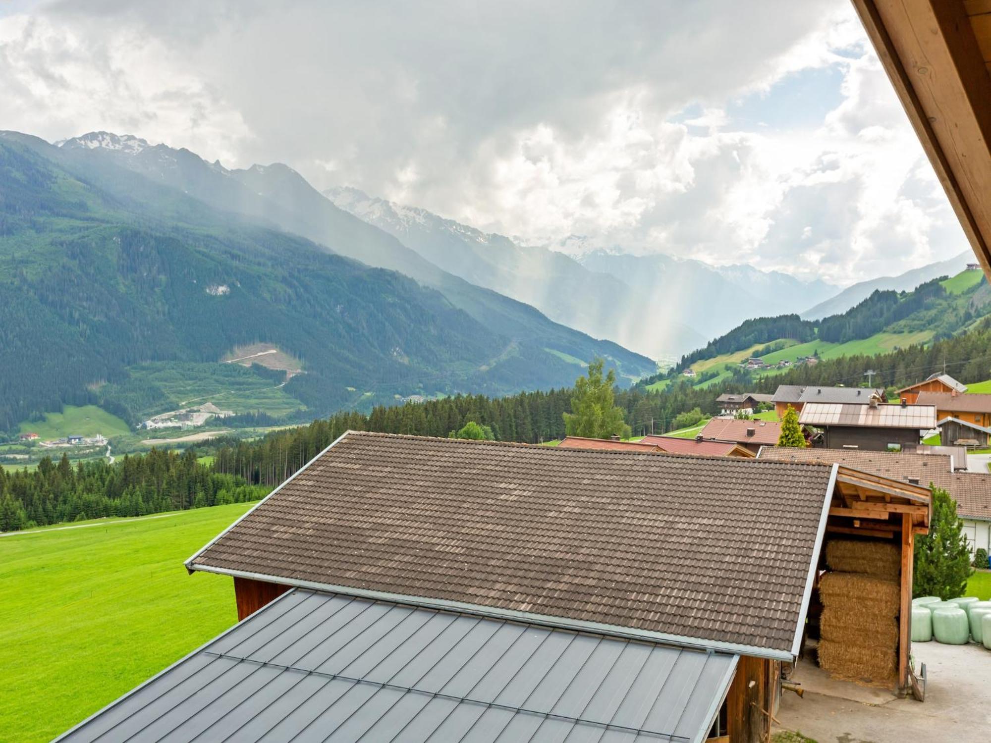 Sunlit Apartment Near Ski Area In Hollersbach Im Pinzgau Exterior photo