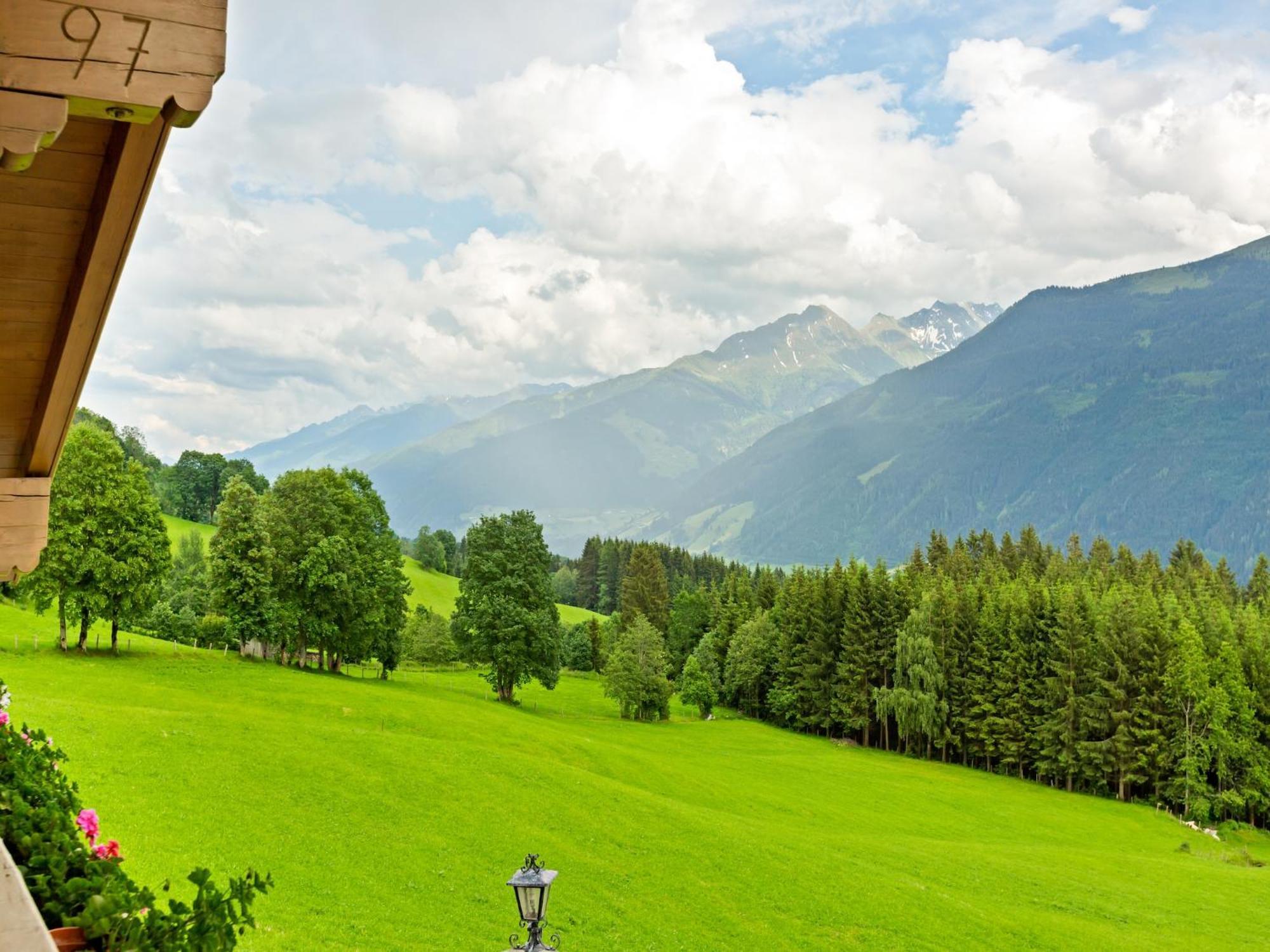 Sunlit Apartment Near Ski Area In Hollersbach Im Pinzgau Exterior photo